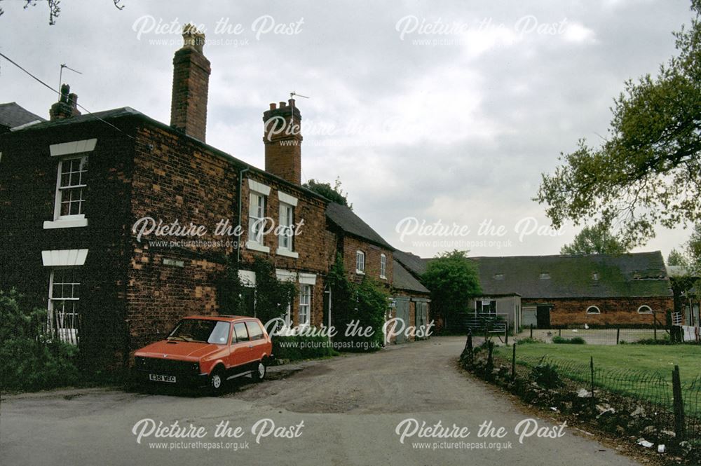 Farmhouse and stables at Cotton's Farm