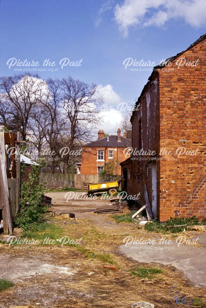 Derelict outbuildings at Cotton's Farm