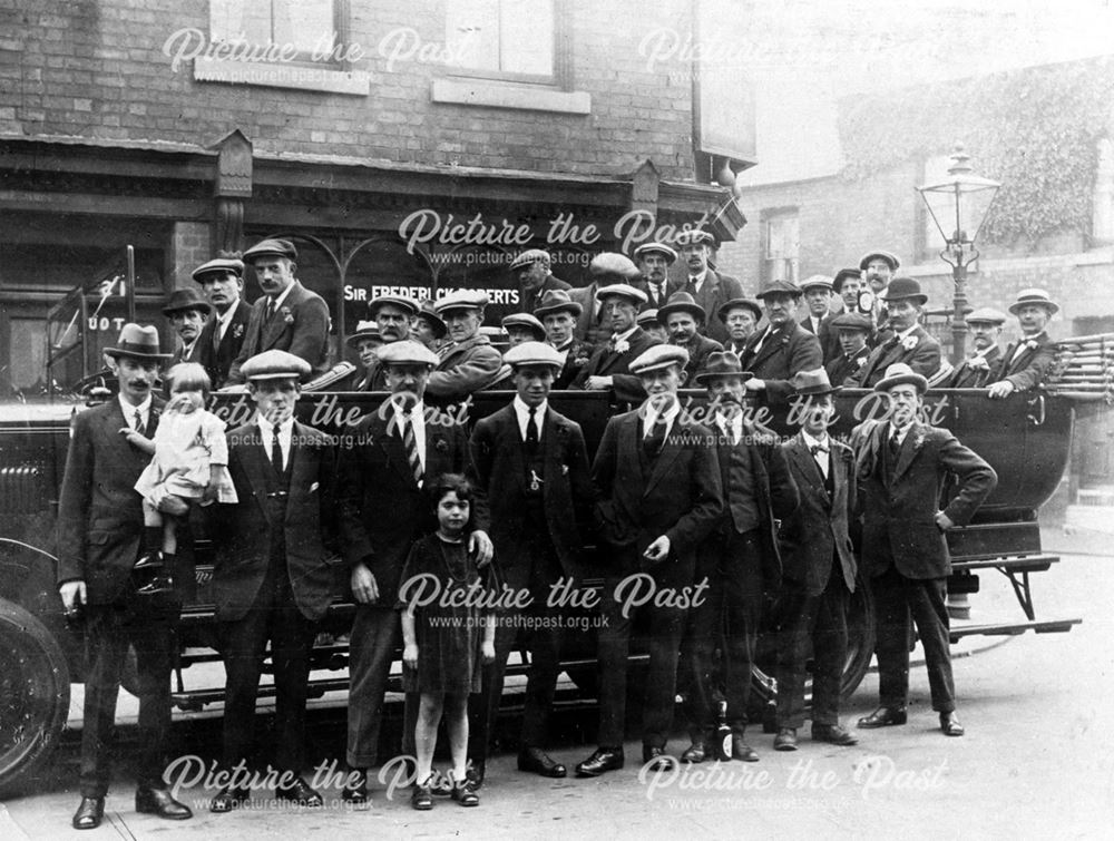 Sir Frederick Roberts Public House - Charabanc Outing