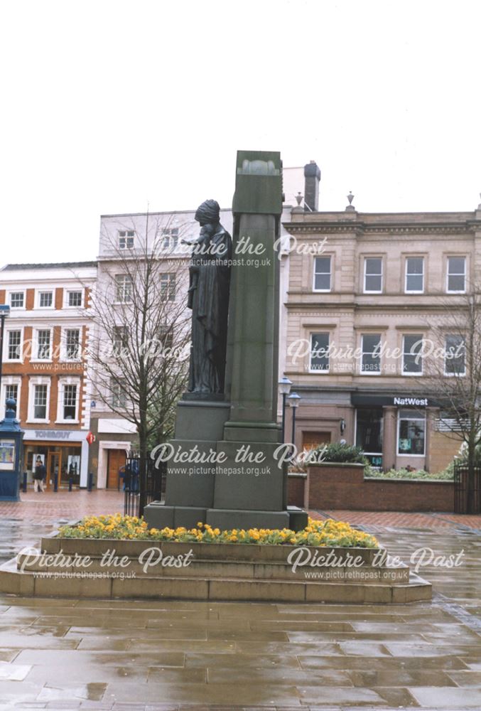 War memorial statue for WW1 and WW2