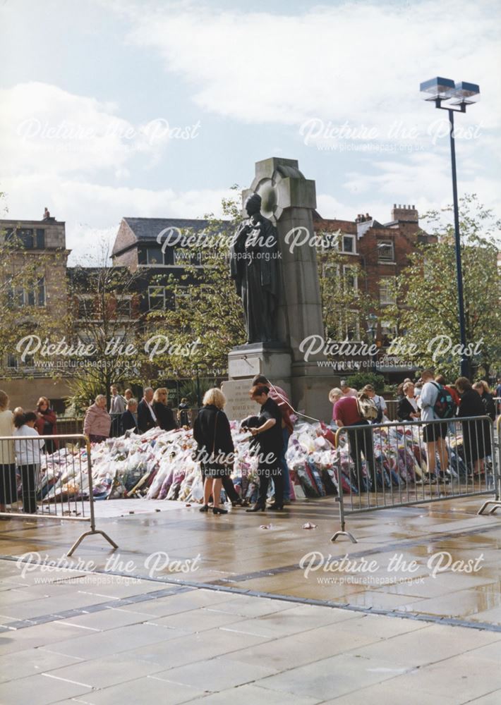 Floral tributes to Diana, Princess of Wales