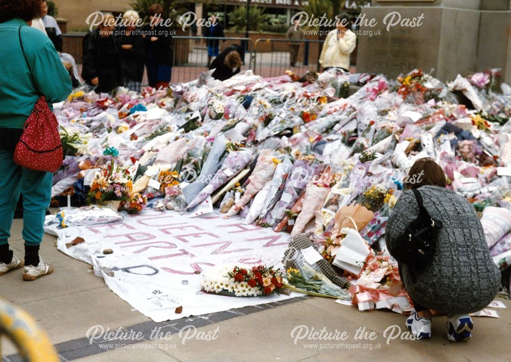 Floral tributes to Diana, Princess of Wales