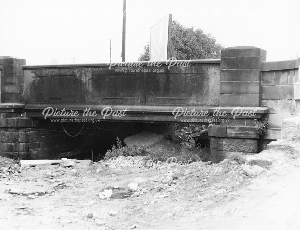 Derby Canal cast iron bridge over aqueduct