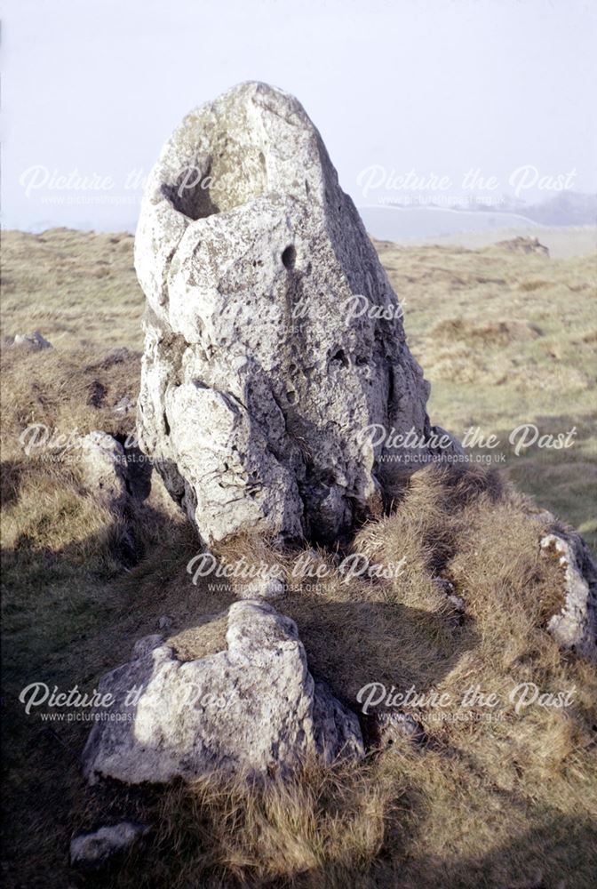 Harborough Rocks, Hollow standing stone, 'Font' ?