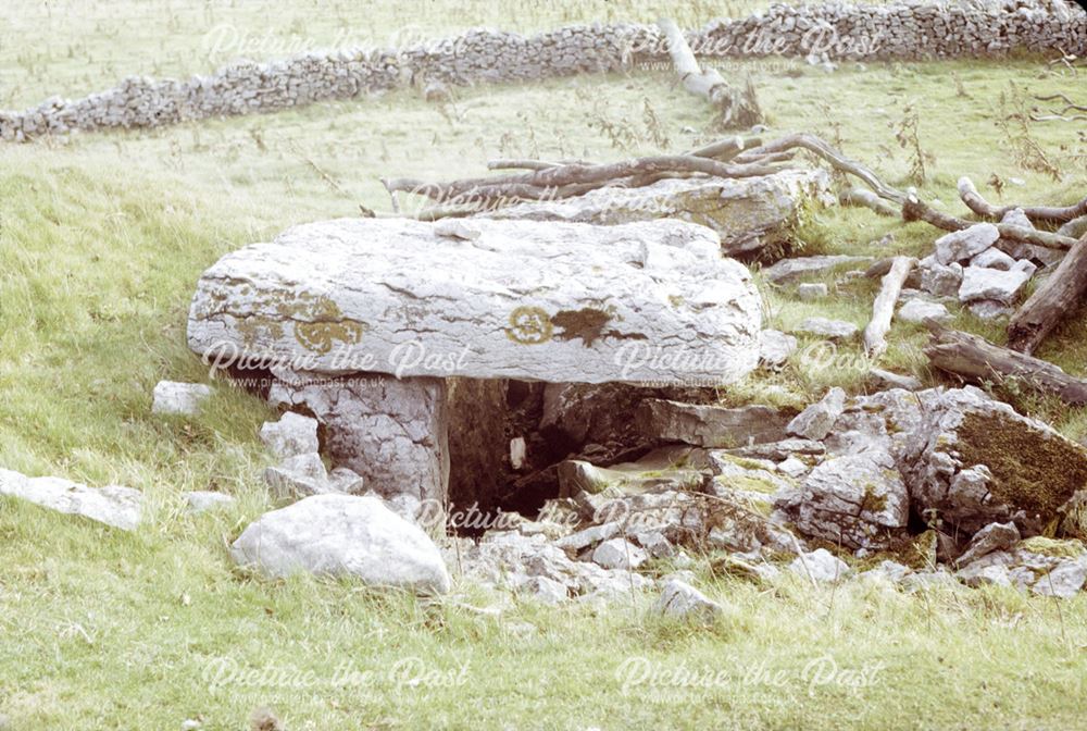 Minning Low Neolithic and Bronze age site, Tomb A