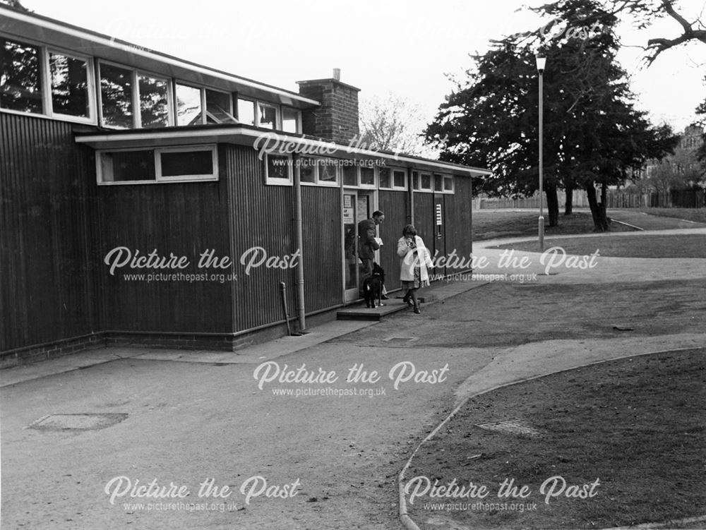 Chaddesden Library entrance