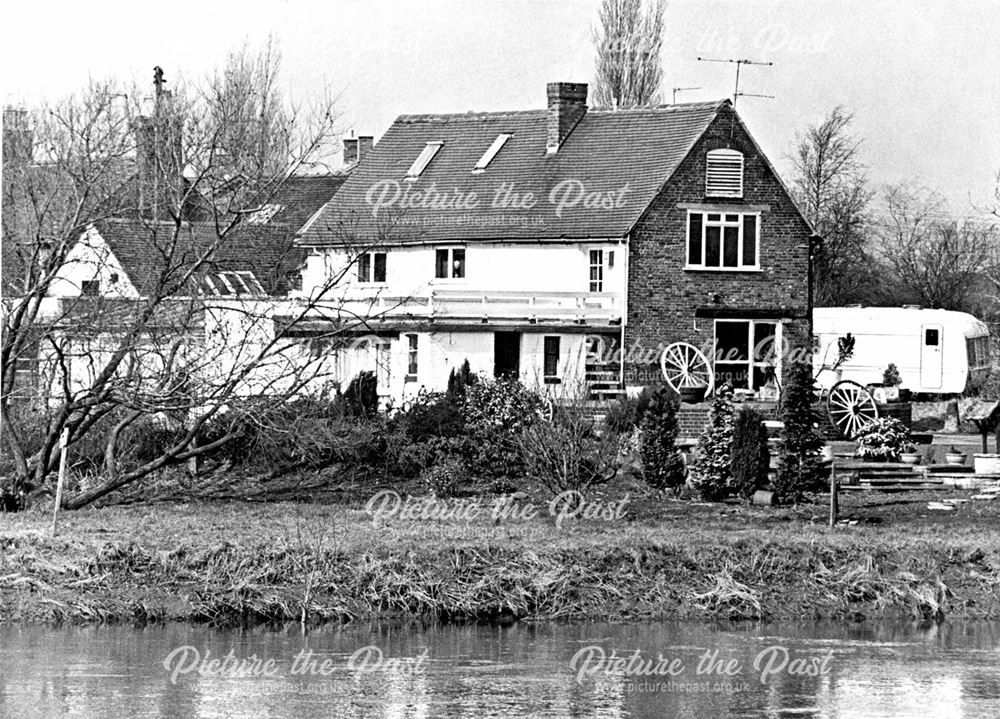 Houses in Swarkestone, viewed from the River Trent