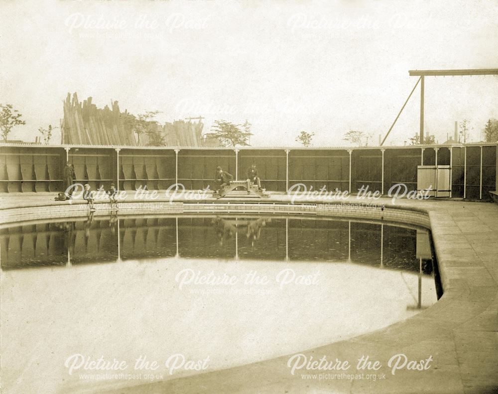 Free Baths - The Holmes, Bass Recreation Ground