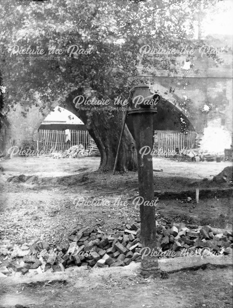 Water Pump, Ford Street