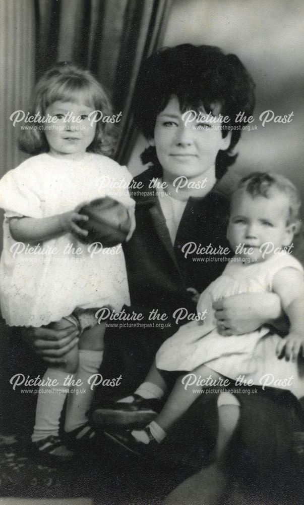 Sandra HItchcock and her Children, Derby, 1965
