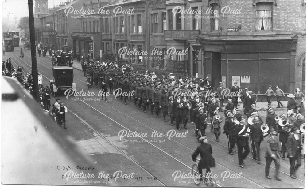 US troops pass through Nottingham, 1918