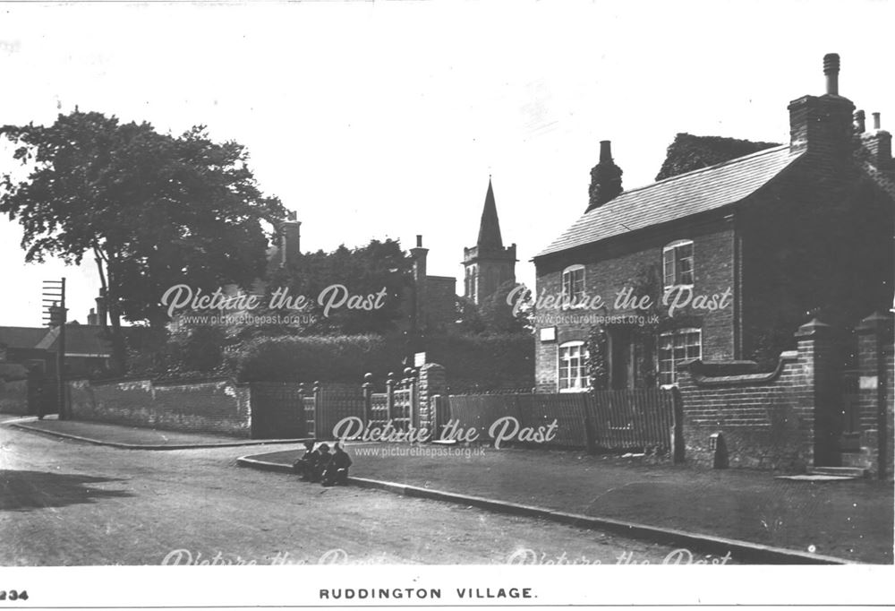 Wilford Road, Ruddington, c 1900s