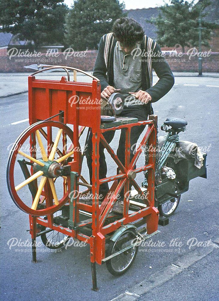 Knifegrinder, Chesterfield, 1970