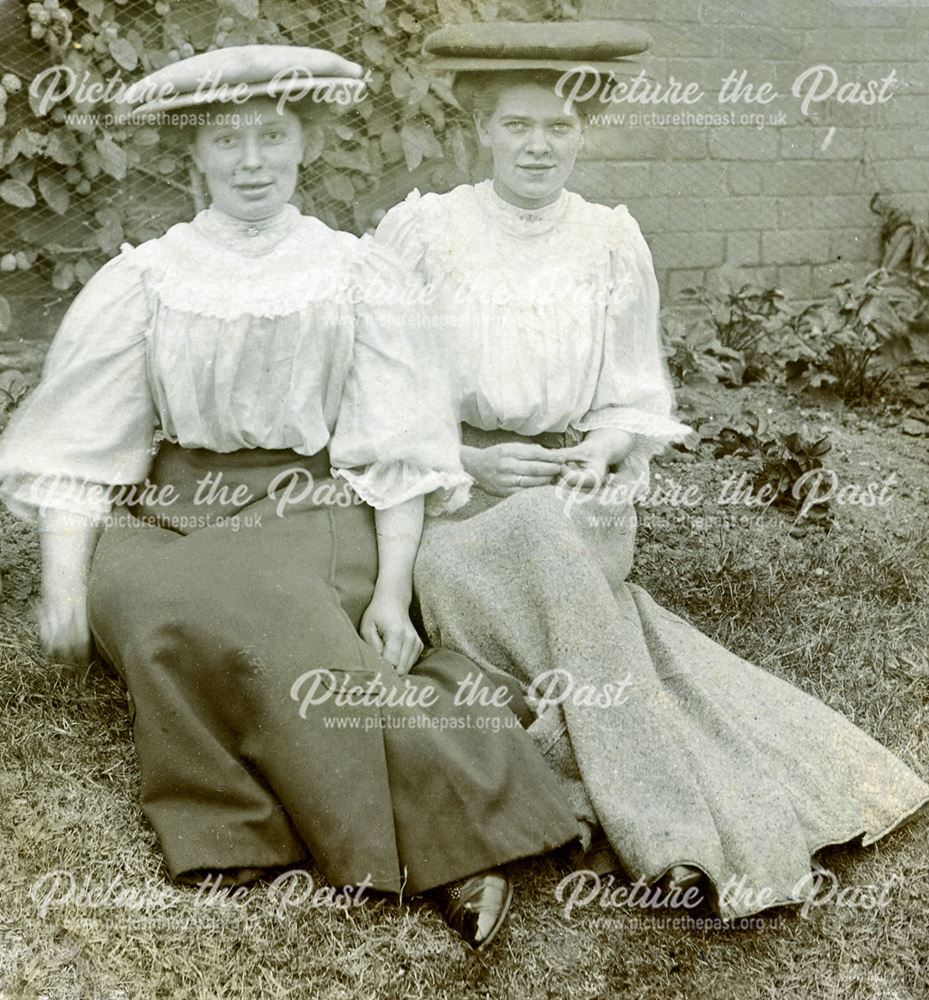 Unidentified women, Fairfield, c 1910s