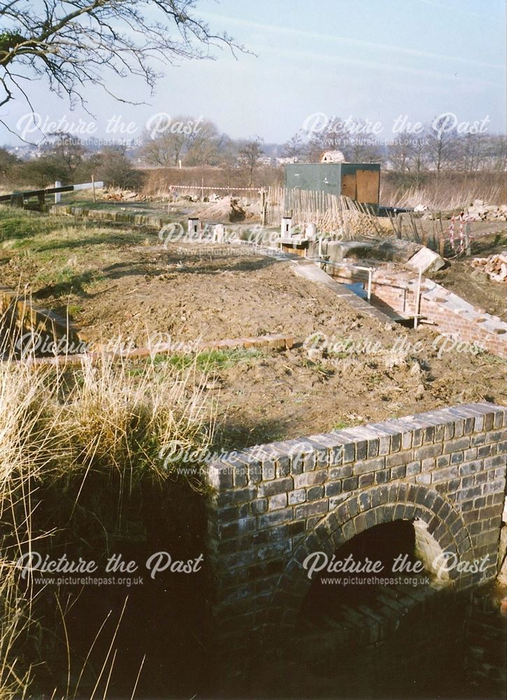 Rebuilding Lock on Chesterfield Canal at Bluebank Wood, near New Whittington, 1994