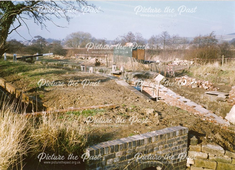 Rebuilding Lock on Chesterfield Canal at Bluebank Wood, near New Whittington, 1994