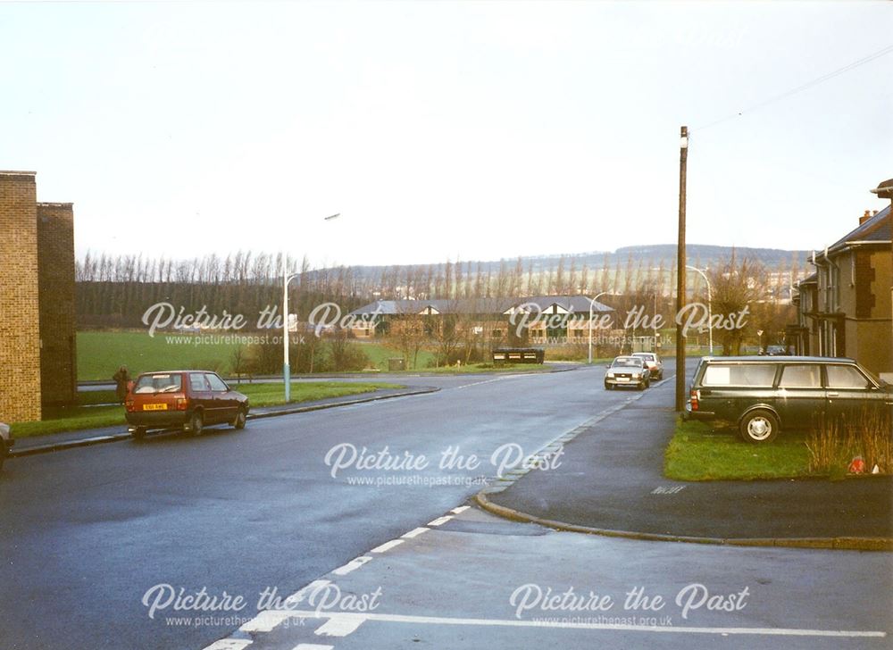 Junction of Racecourse Road and Edmund Street, Dunston, 1995