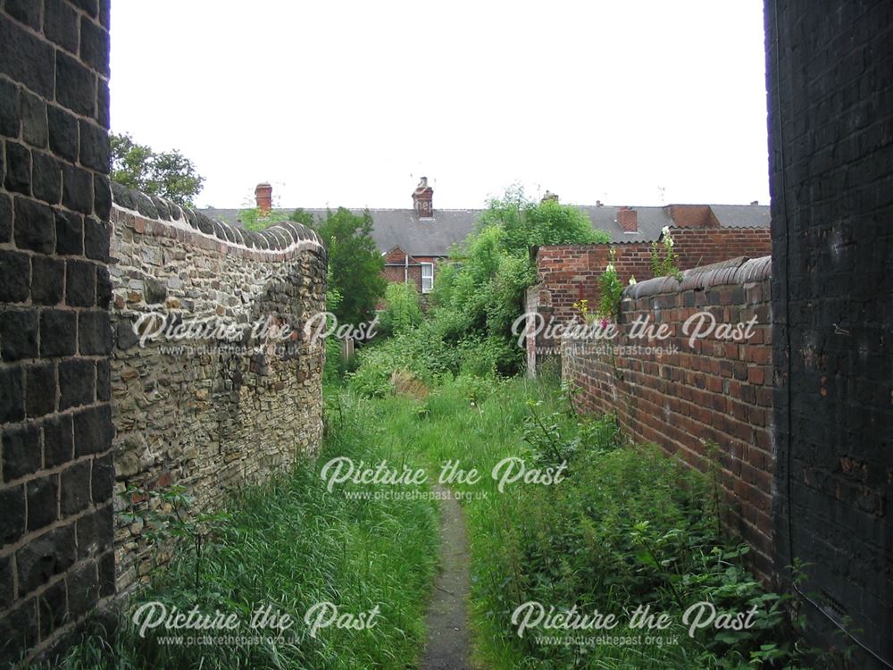 Path to Fox's Place, between Old Road and Chatsworth Road, Brampton, 1995
