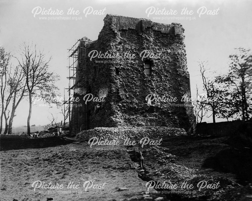 Excavations and repair work at Peveril Castle, Castleton, 1936