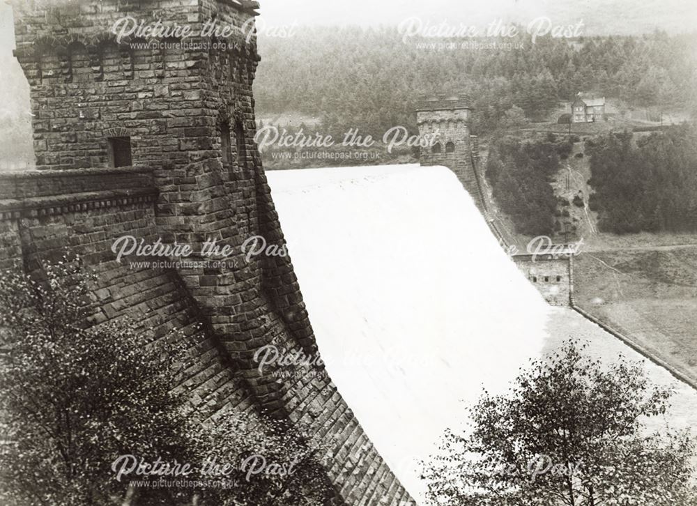 Water over-topping the dam, Derwent, c 1940s ?