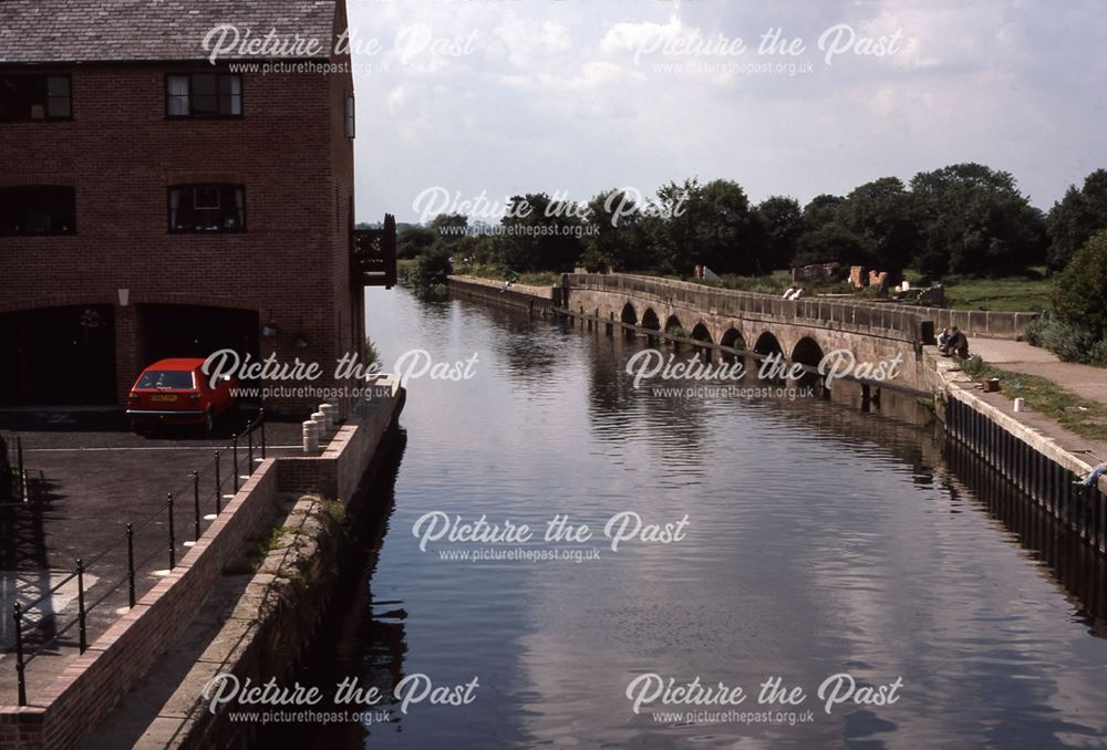 Looking West at Long Stone Bridge, Mill Gate, Newark, 1987