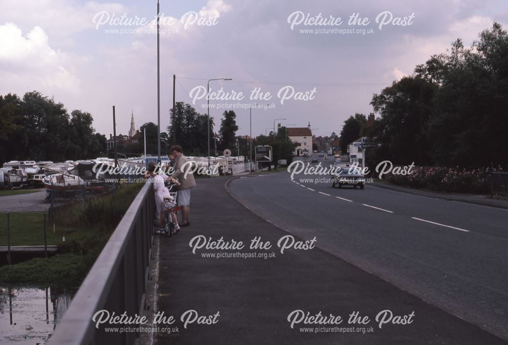 Looking East to Newark from Devon Bridge, Farndon Road, Newark, 1987