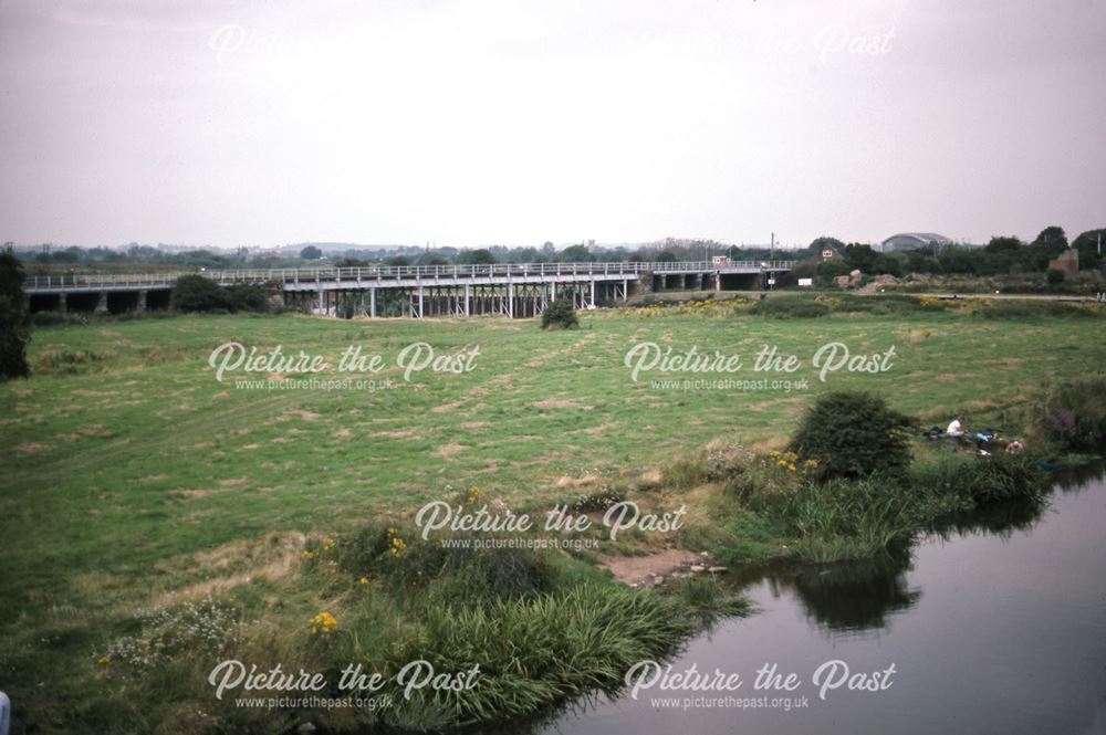 Weir near Lincoln Line Railway Bridge, Newark, 1987