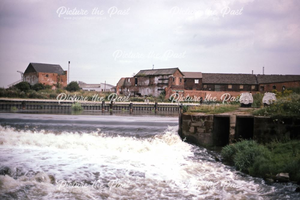 Weir near Lincoln Line Railway Bridge, Newark, 1987