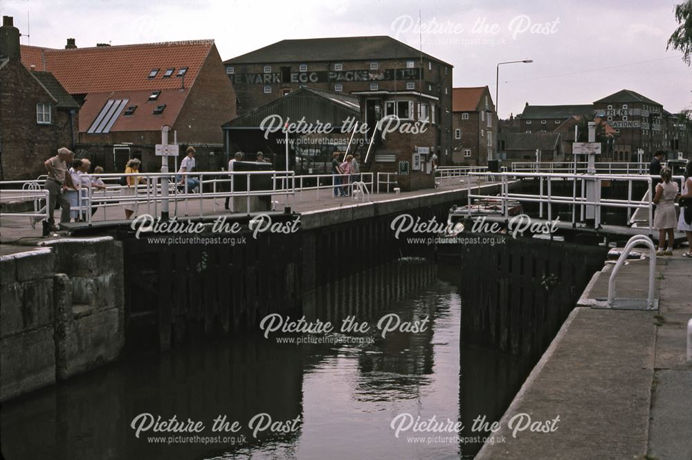 Town Locks, River Trent, Newark, 1987