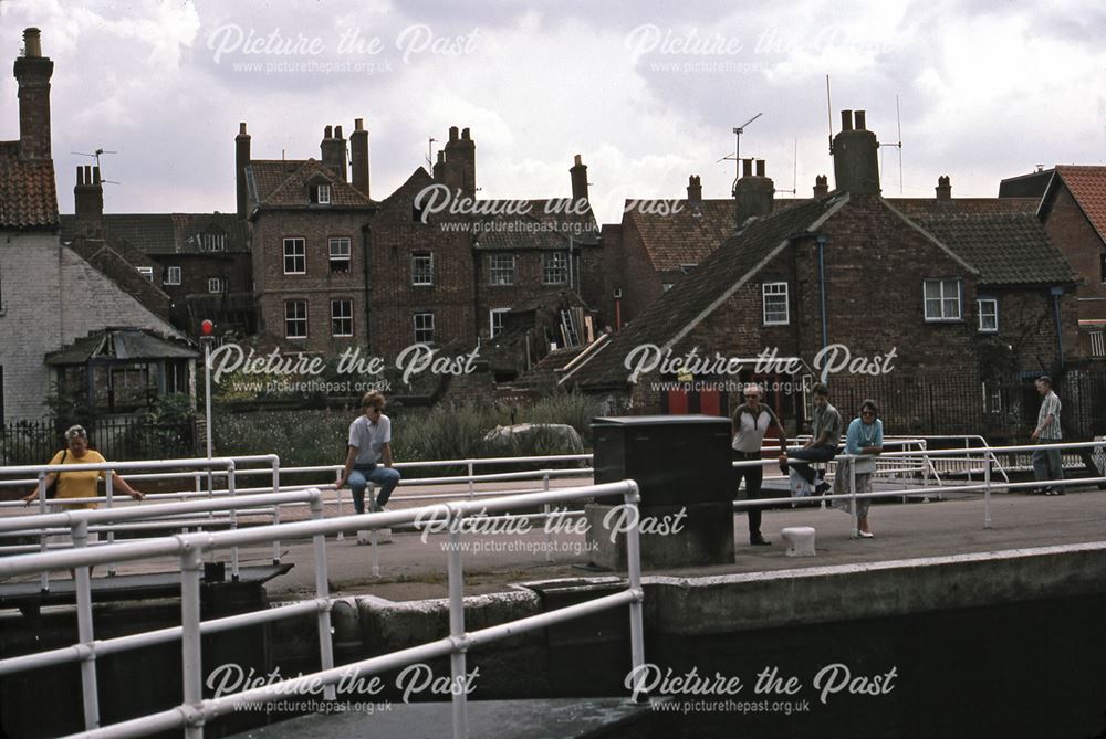 Old Lock Keeper's House and Town Locks, Newark, 1987