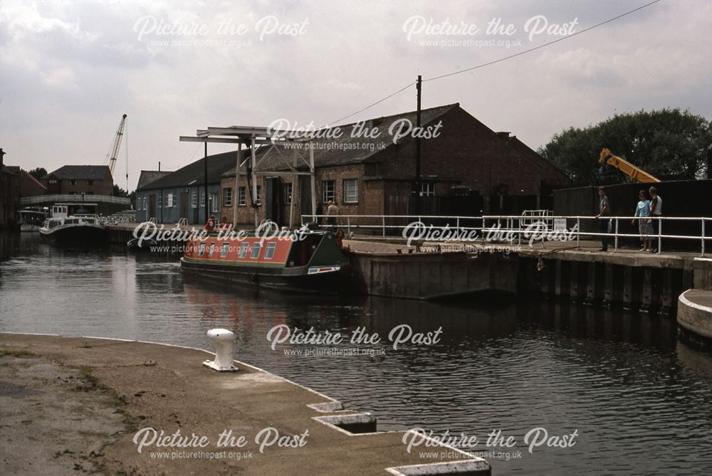 Quayside and Town Locks, Newark, 1987