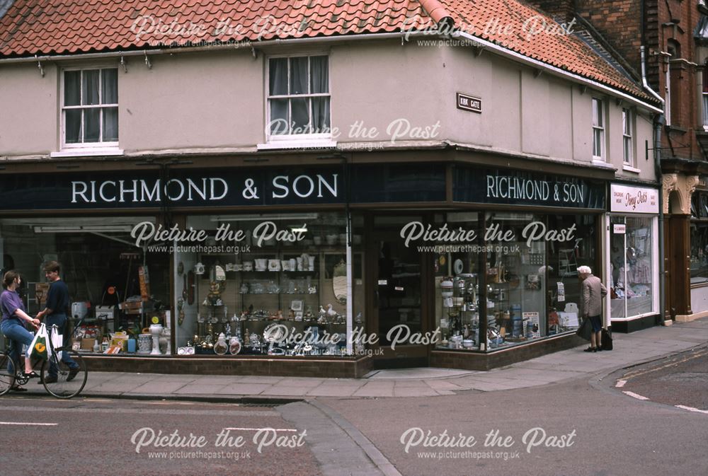 Richmond's, Kirk Gate, Newark, 1987