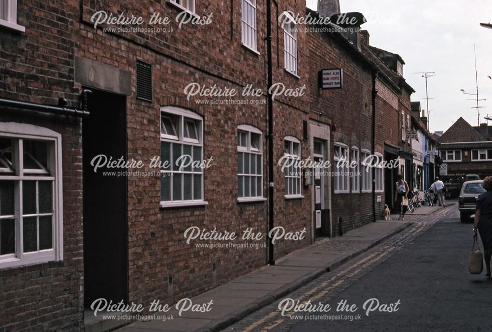 Side of the Ram Hotel, Boar Lane, Newark, 1987