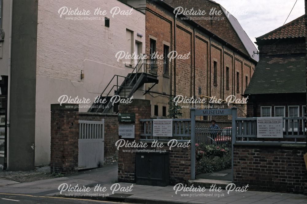 Entrance to Museum, Appleton Gate, Newark, 1987