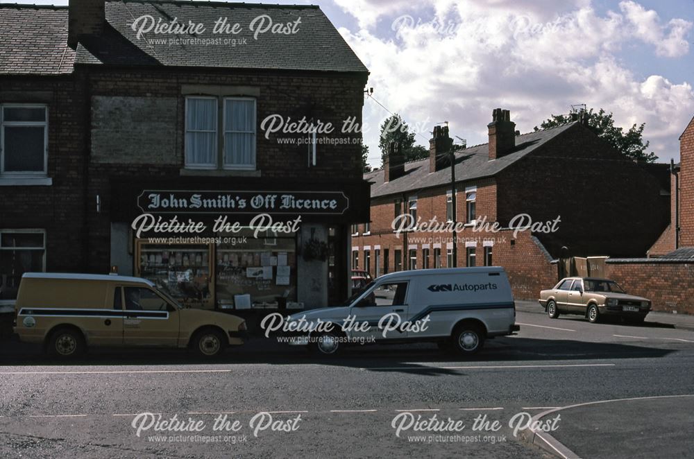 Lindham Street and Off License, Sleaford Road, Newark, 1987