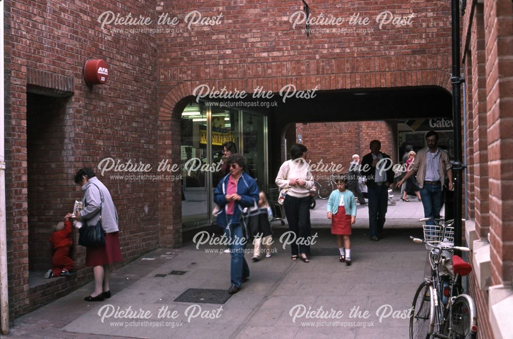 Saracen's Head Yard, Market Place, Newark, 1987