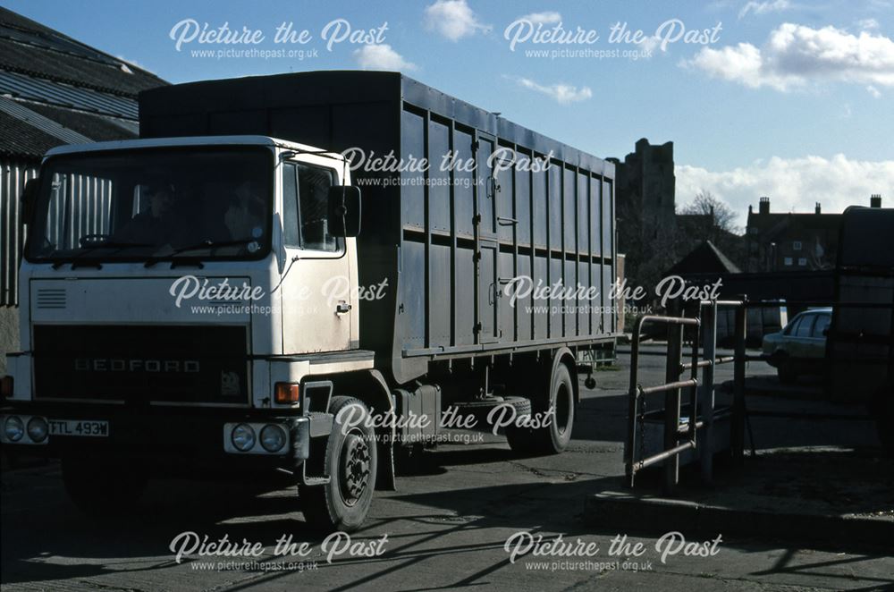 Cattle Lorry at Cattle Market, Tolney Lane, Newark, 1990