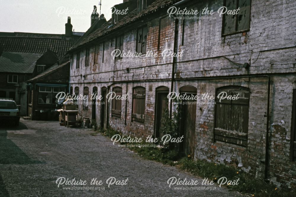 Old Cottages to rear of Kirk Gate and Slaughterhouse Lane, Newark, c 1986