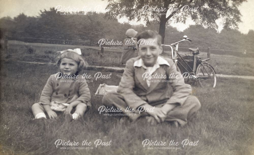 Thelma and Trevor Smith in Wollaton Park, Nottingham, c 1941
