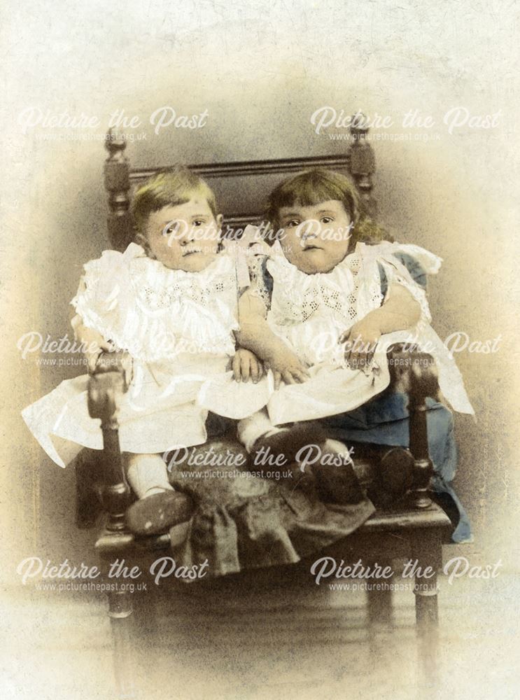 Twins Jess and Elizabeth Smith from Nottingham, c 1904