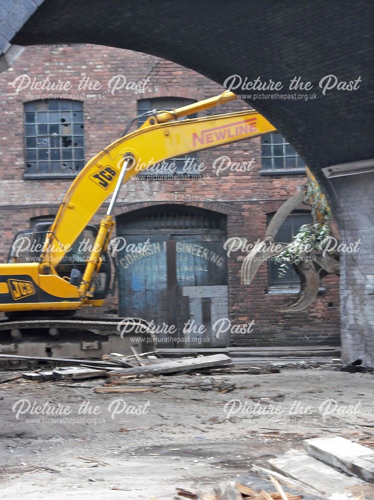 Demolition of remaining buildings on Popham Street, Narrow Marsh, Nottingham, 2014