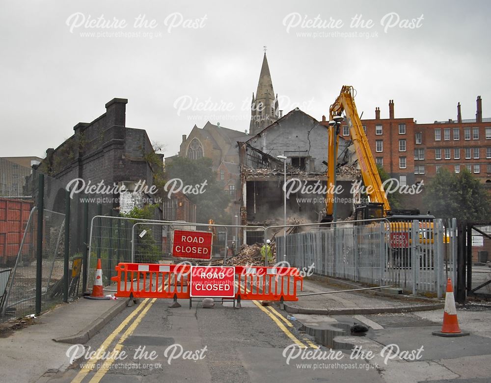 Demolition of remaining buildings on Popham Street, Narrow Marsh, Nottingham, 2014