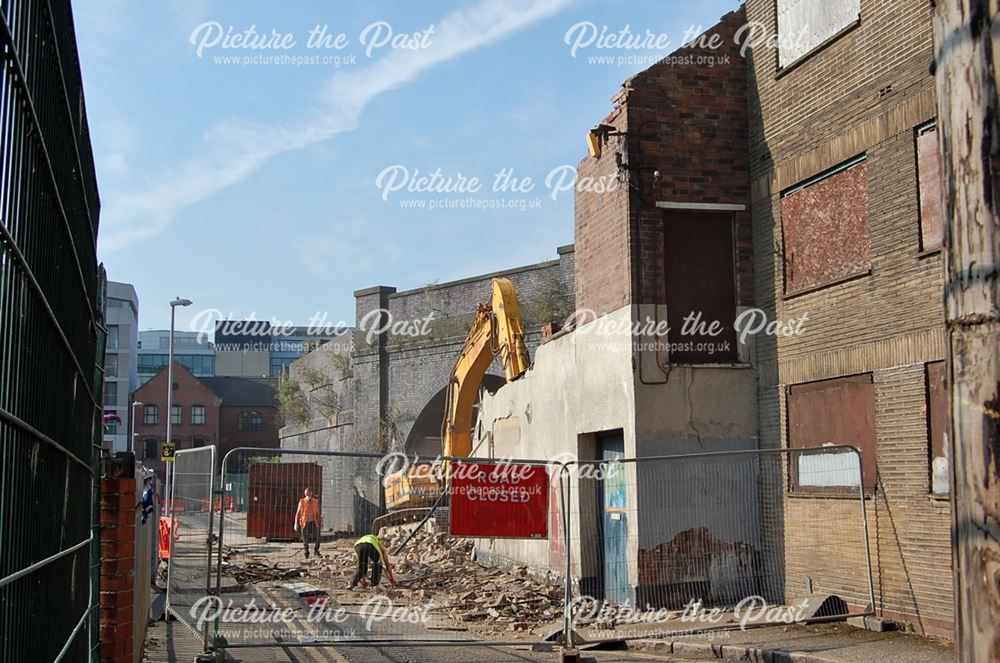 Demolition of remaining buildings on Popham Street, Narrow Marsh, Nottingham, 2014