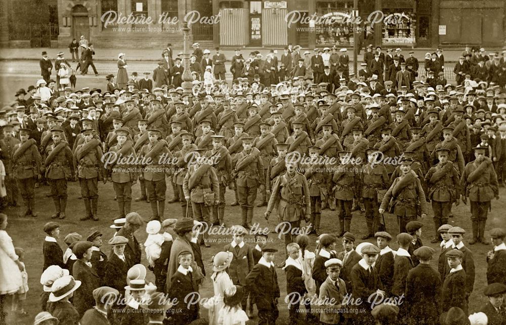 Soldiers amassed on Heanor Market Place, c 1914