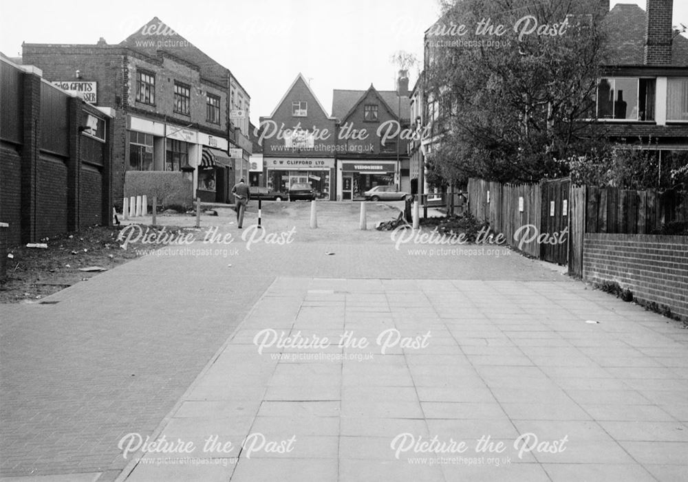 Central Road looking towards High Street, Alfreton, 1987