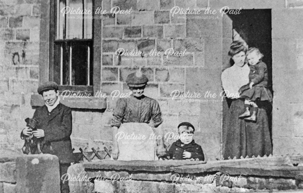 Radford Family at Bunkers Hill, Oakerthorpe, c 1910