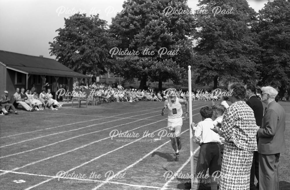 Sports Day - 100m Race, Herbert Strutt School, Derby Road, Belper, 1960