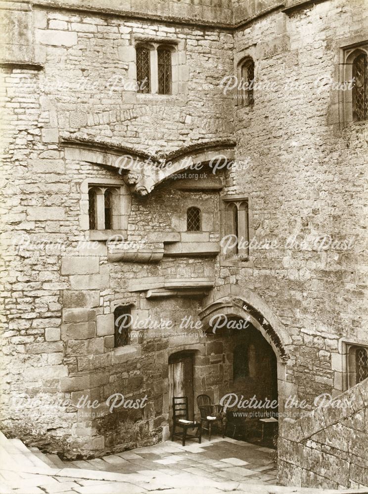 Haddon Hall courtyard