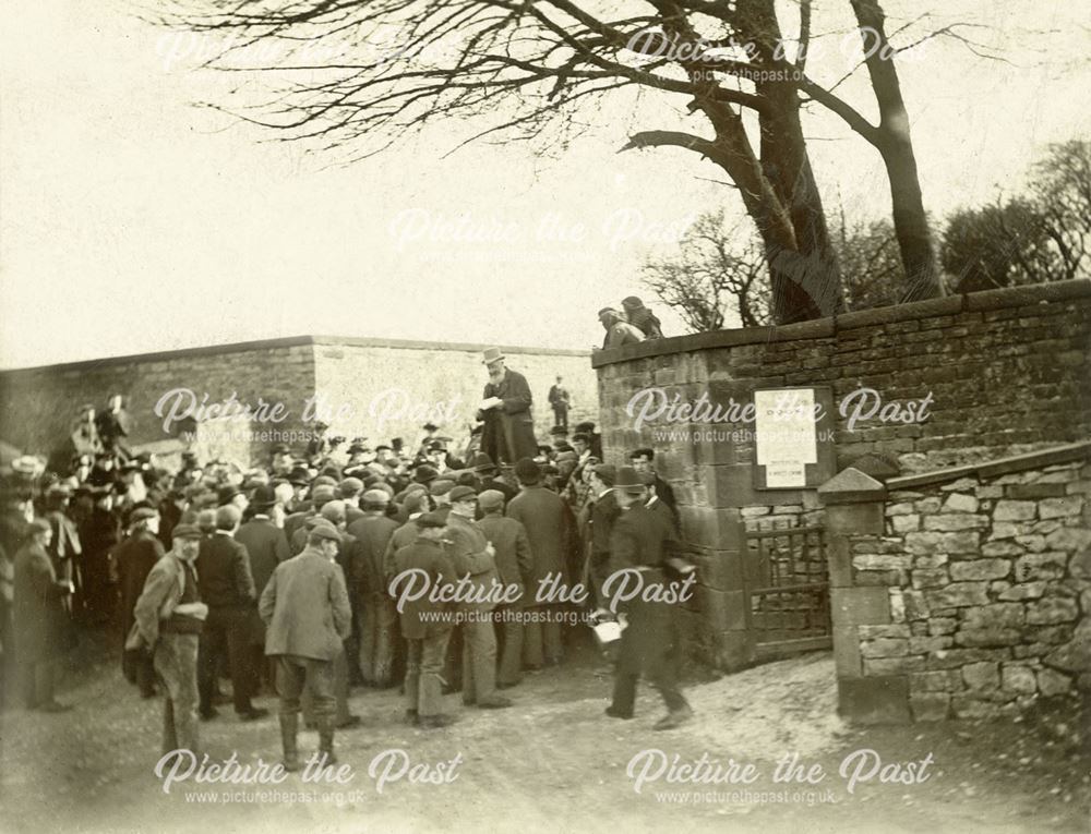 Auction of passive resisters items at Sherwood Road, Tideswell, 1904