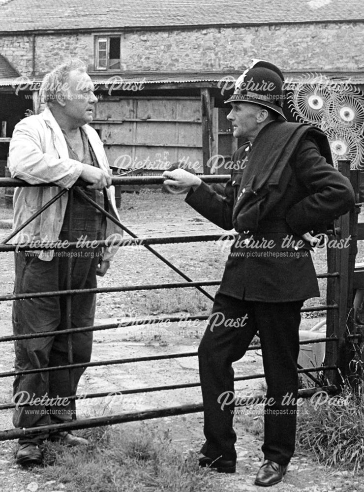 PC 284 John Keeble talking to farmer, Asbourne, c 1960s